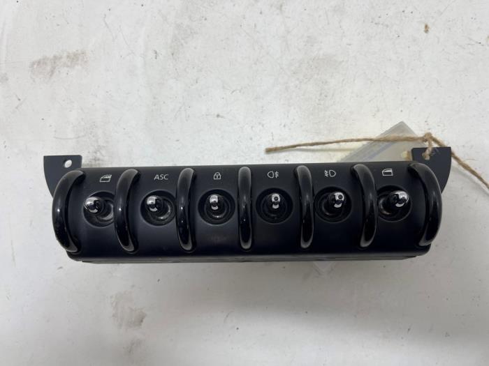 Usados Interruptor combinado de ventanillas BMW Mini (R50/53) 1.6 16V Cooper Precio € 15,00 Norma de margen ofrecido por F. van den Mosselaar autodemontage