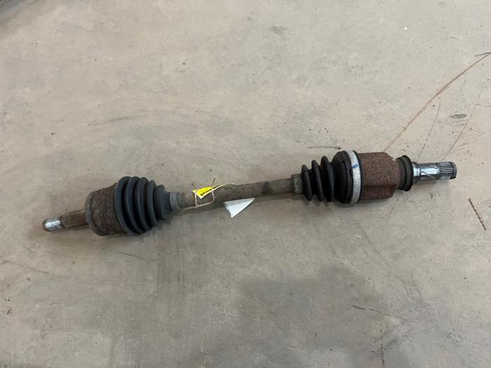 Gebrauchte Antriebswelle links vorne Mitsubishi Colt (Z2/Z3) 1.3 16V Preis € 35,00 Margenregelung angeboten von F. van den Mosselaar autodemontage