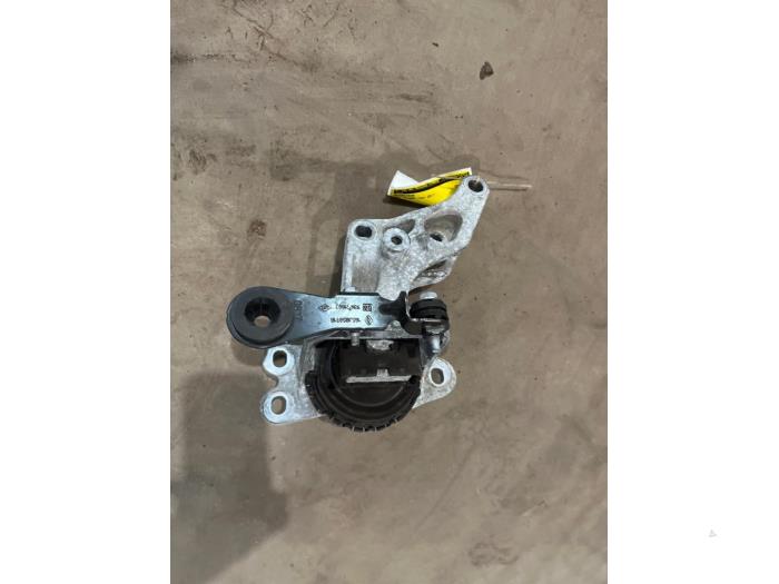 Used Engine mount Opel Vivaro 1.6 CDTi BiTurbo 125 Price € 25,00 Margin scheme offered by F. van den Mosselaar autodemontage