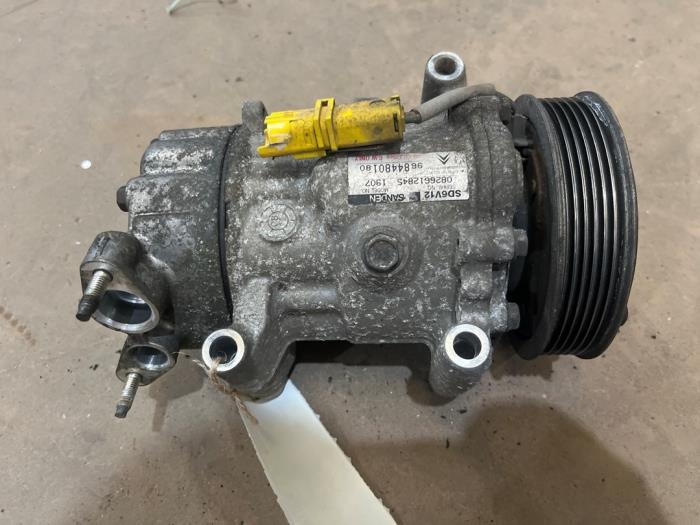 Usagé Pompe clim Peugeot 206+ (2L/M) 1.1 XR,XS Prix € 75,00 Règlement à la marge proposé par F. van den Mosselaar autodemontage