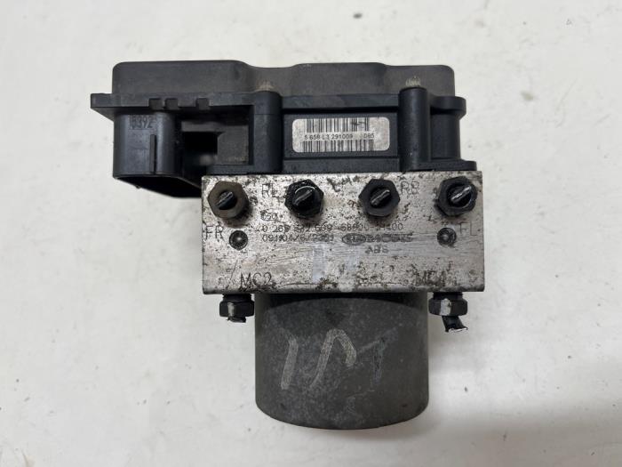 Begagnade ABS-pump Kia Pro cee'd (EDB3) 1.4 CVVT 16V Pris € 40,00 Marginaltabell erbjuds av F. van den Mosselaar autodemontage