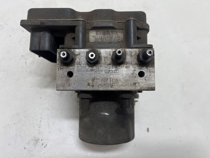 Usagé Pompe ABS Audi A4 Avant (B7) 3.0 TDI V6 24V Prix € 55,00 Règlement à la marge proposé par F. van den Mosselaar autodemontage