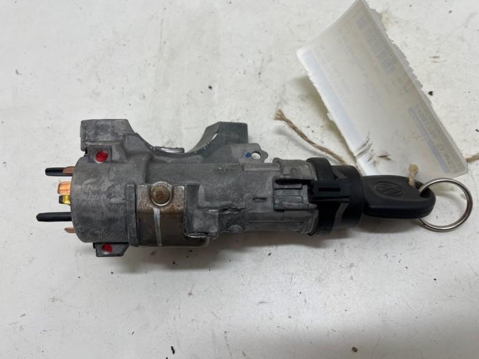 Używane Stacyjka + Kluczyk Volkswagen Fox (5Z) 1.4 16V Cena € 25,00 Procedura marży oferowane przez F. van den Mosselaar autodemontage