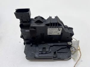 Używane Mechanizm blokady drzwi prawych tylnych wersja 4-drzwiowa Fiat Grande Punto (199) 1.4 Cena € 20,00 Procedura marży oferowane przez F. van den Mosselaar autodemontage