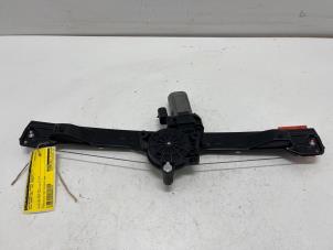 Używane Mechanizm szyby prawej przedniej wersja 2-drzwiowa Fiat Grande Punto (199) 1.4 16V Cena € 17,50 Procedura marży oferowane przez F. van den Mosselaar autodemontage