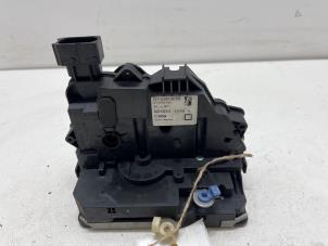 Używane Mechanizm blokady drzwi prawych wersja 2-drzwiowa Fiat Grande Punto (199) 1.3 JTD Multijet 16V 85 Actual Cena € 20,00 Procedura marży oferowane przez F. van den Mosselaar autodemontage