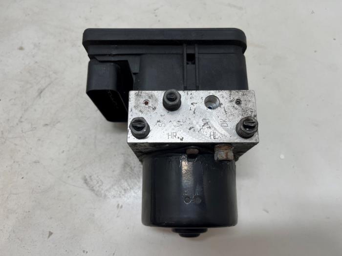 Begagnade ABS-pump Opel Astra H (L48) 1.6 16V Twinport Pris € 35,00 Marginaltabell erbjuds av F. van den Mosselaar autodemontage