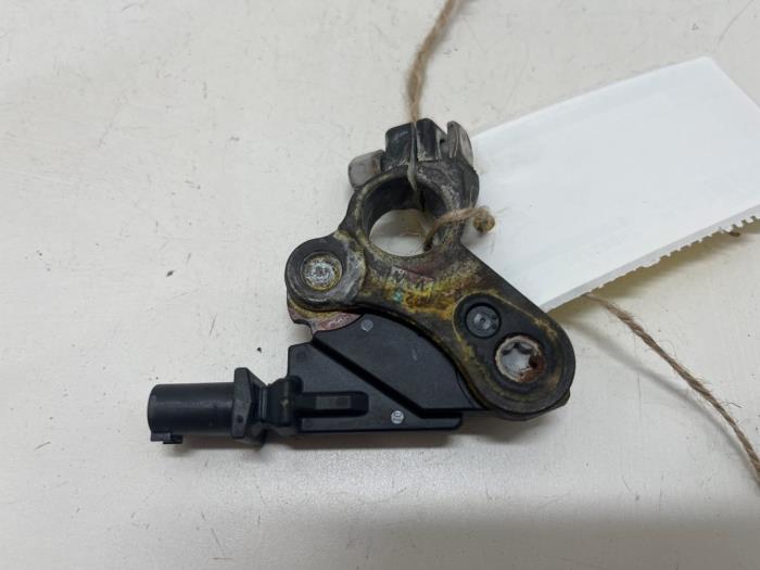Begagnade Batterisensor Peugeot 308 SW (4E/H) 1.6 HDi 16V FAP Pris € 25,00 Marginaltabell erbjuds av F. van den Mosselaar autodemontage