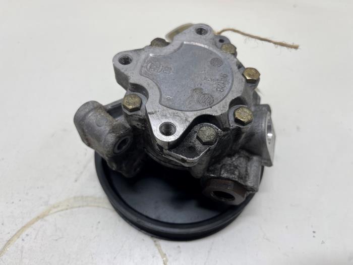 Usagé Pompe de direction Mercedes C (W203) 1.8 C-180K 16V Prix € 35,00 Règlement à la marge proposé par F. van den Mosselaar autodemontage