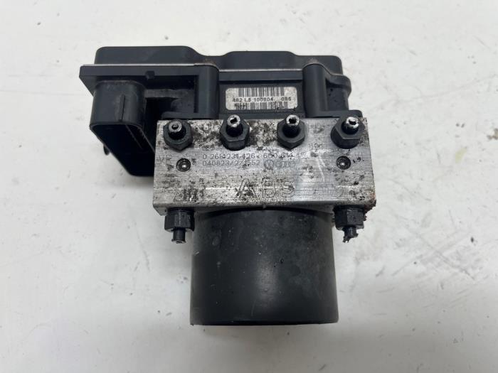 Używane Pompa ABS Volkswagen Polo IV (9N1/2/3) 1.2 12V Cena € 35,00 Procedura marży oferowane przez F. van den Mosselaar autodemontage