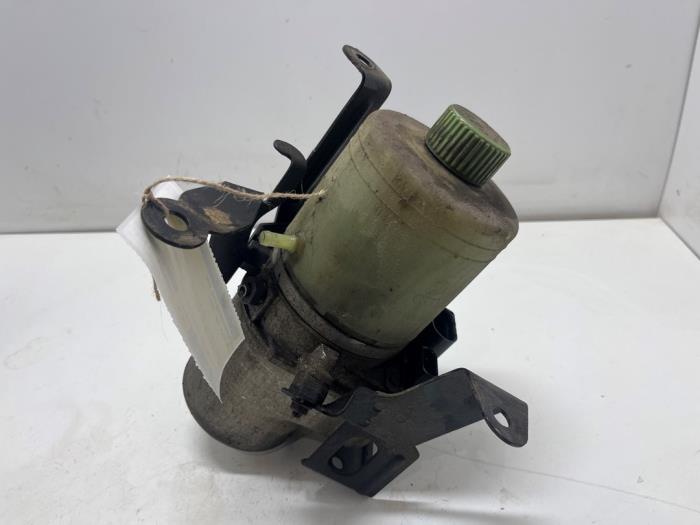 Begagnade Servostyrningspump Volkswagen Polo IV (9N1/2/3) 1.4 16V Pris € 75,00 Marginaltabell erbjuds av F. van den Mosselaar autodemontage