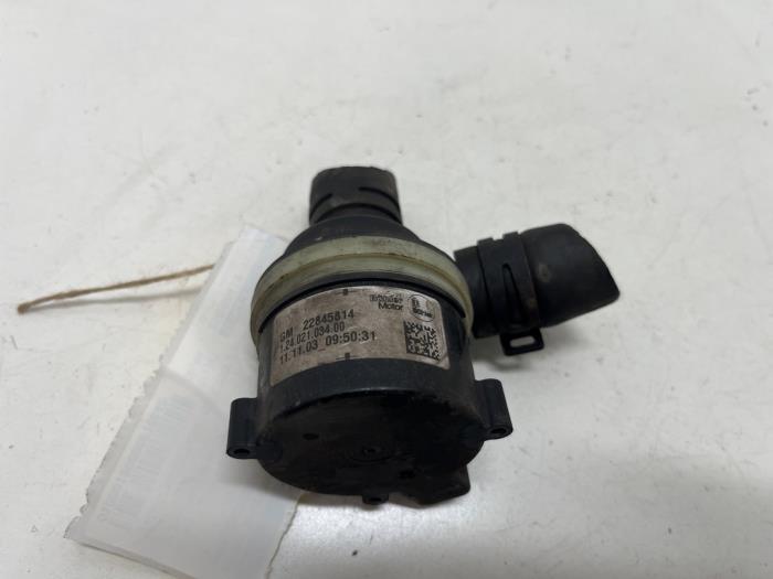 Begagnade Extra vattenpump Opel Insignia Sports Tourer 2.0 CDTI 16V 130 ecoFLEX Pris € 20,00 Marginaltabell erbjuds av F. van den Mosselaar autodemontage