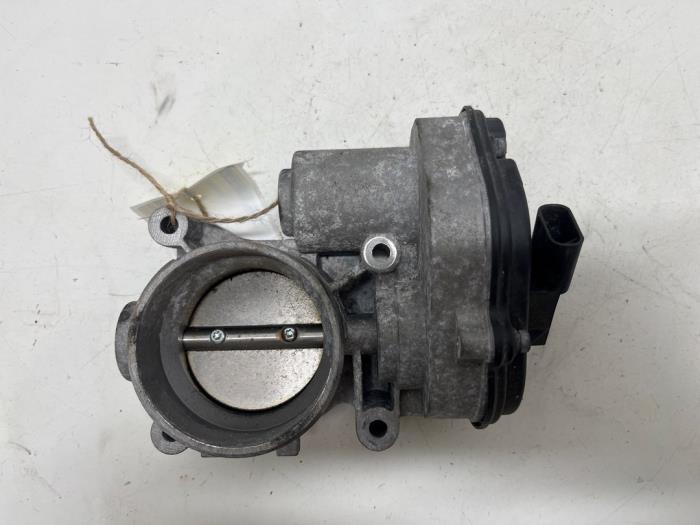 Usagé Boîtier accélérateur Ford Focus C-Max 1.8 16V Prix € 35,00 Règlement à la marge proposé par F. van den Mosselaar autodemontage