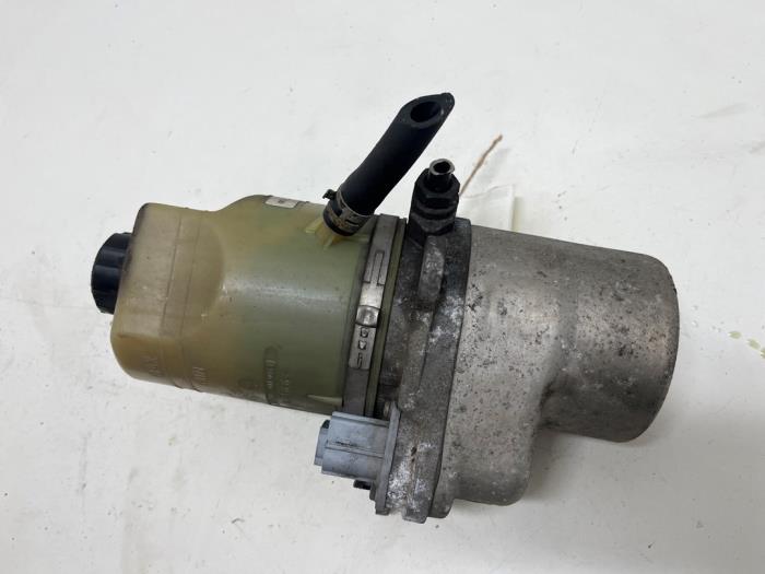 Usagé Pompe de direction Ford Focus C-Max 1.8 16V Prix € 75,00 Règlement à la marge proposé par F. van den Mosselaar autodemontage