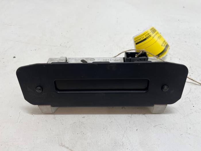 Begagnade Innerdisplay Peugeot 206 (2A/C/H/J/S) 1.1 XN,XR Pris € 10,00 Marginaltabell erbjuds av F. van den Mosselaar autodemontage