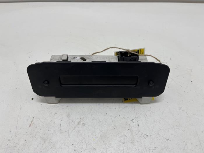 Begagnade Innerdisplay Peugeot 206 (2A/C/H/J/S) 1.4 HDi Pris € 10,00 Marginaltabell erbjuds av F. van den Mosselaar autodemontage