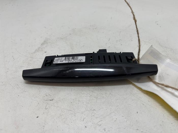 Usados Módulo PDC Mercedes E (W212) E-250 CGI 16V BlueEfficiency Precio € 20,00 Norma de margen ofrecido por F. van den Mosselaar autodemontage