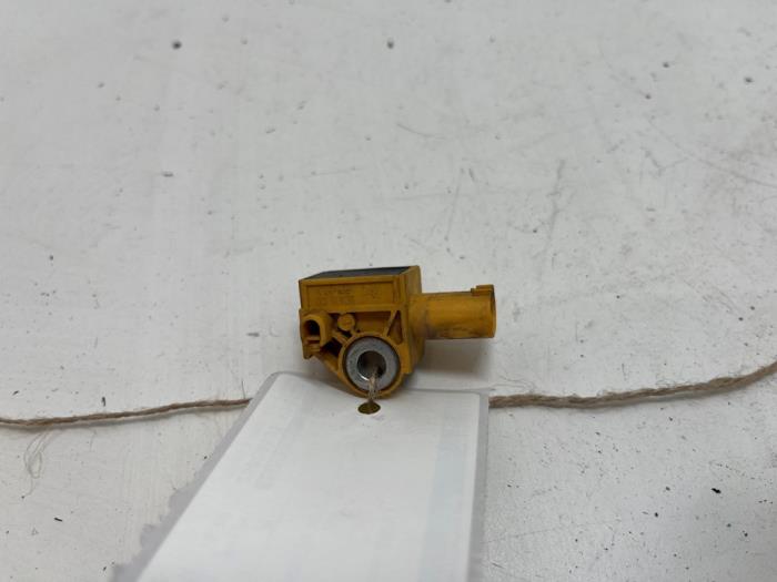 Begagnade Airbagsensor Mercedes E (W212) E-250 CGI 16V BlueEfficiency Pris € 10,00 Marginaltabell erbjuds av F. van den Mosselaar autodemontage
