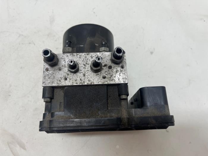 Begagnade ABS-pump Ford Transit Connect (PJ2) 1.6 TDCi 16V 95 Pris € 75,00 Marginaltabell erbjuds av F. van den Mosselaar autodemontage