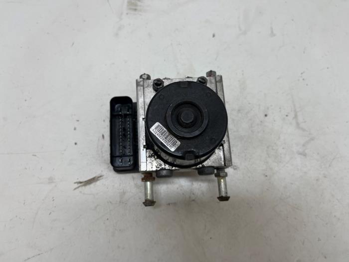 Begagnade ABS-pump Nissan Pixo (D31S) 1.0 12V Pris € 20,00 Marginaltabell erbjuds av F. van den Mosselaar autodemontage