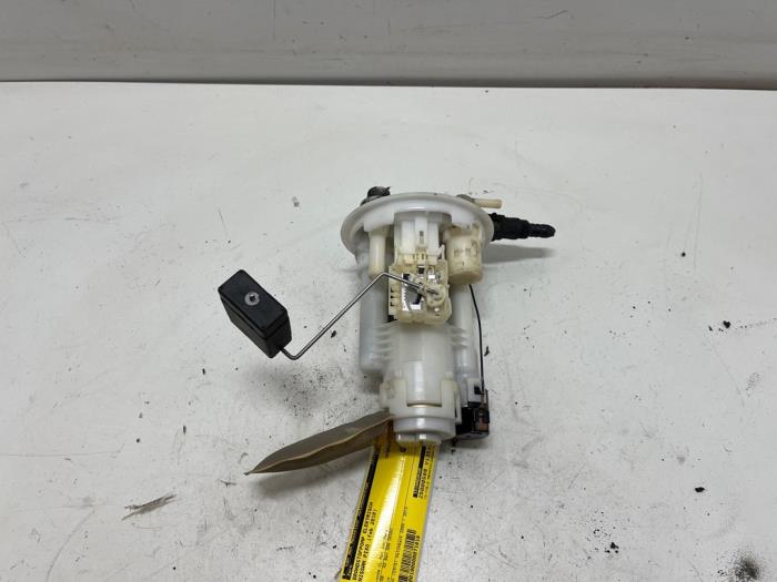 Gebrauchte Kraftstoffpumpe Elektrisch Nissan Pixo (D31S) 1.0 12V Preis € 35,00 Margenregelung angeboten von F. van den Mosselaar autodemontage