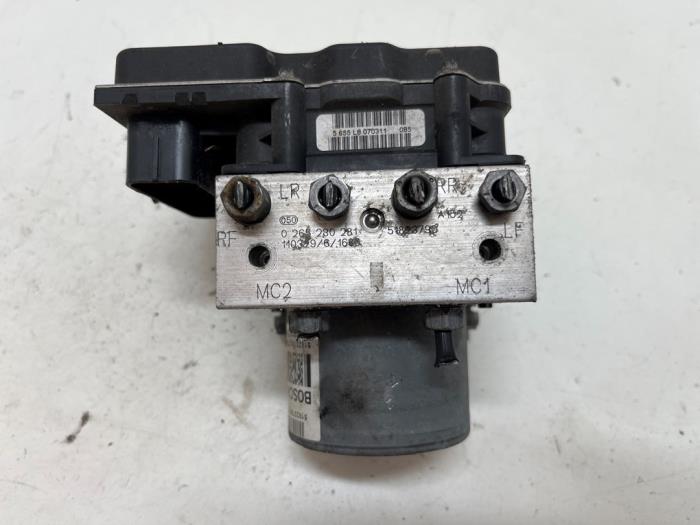 Begagnade ABS-pump Ford Ka II 1.2 Pris € 35,00 Marginaltabell erbjuds av F. van den Mosselaar autodemontage