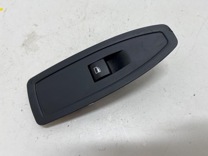 Usados Interruptor de ventanilla eléctrica BMW 3 serie (F30) 316i 1.6 16V Precio € 10,00 Norma de margen ofrecido por F. van den Mosselaar autodemontage
