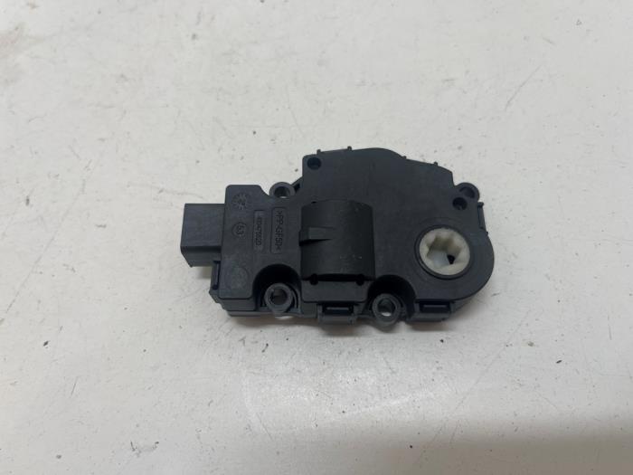 Begagnade Värmarventil, motor BMW 3 serie (F30) 316i 1.6 16V Pris € 10,00 Marginaltabell erbjuds av F. van den Mosselaar autodemontage