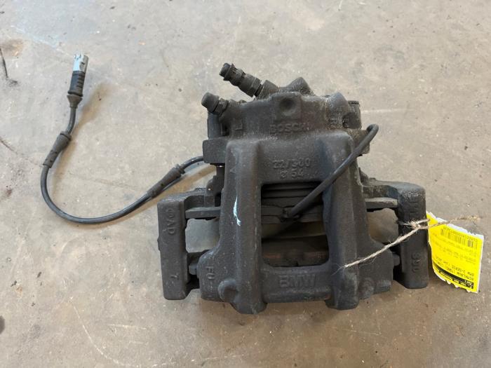 Gebrauchte Bremszange links vorne BMW 3 serie (F30) 316i 1.6 16V Preis € 50,00 Margenregelung angeboten von F. van den Mosselaar autodemontage