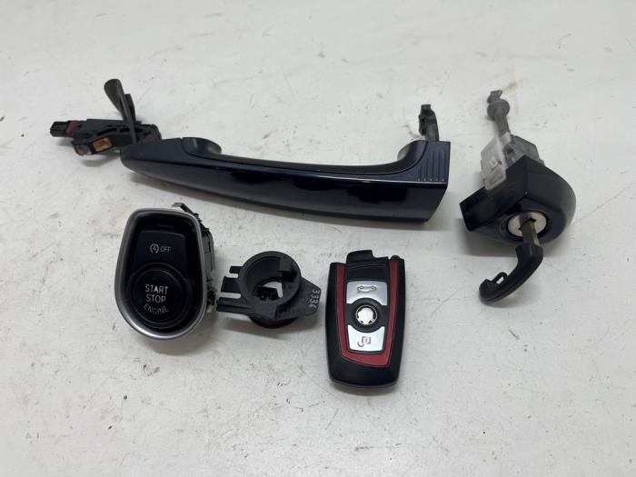 Używane Stacyjka + Kluczyk BMW 3 serie (F30) 316i 1.6 16V Cena € 35,00 Procedura marży oferowane przez F. van den Mosselaar autodemontage