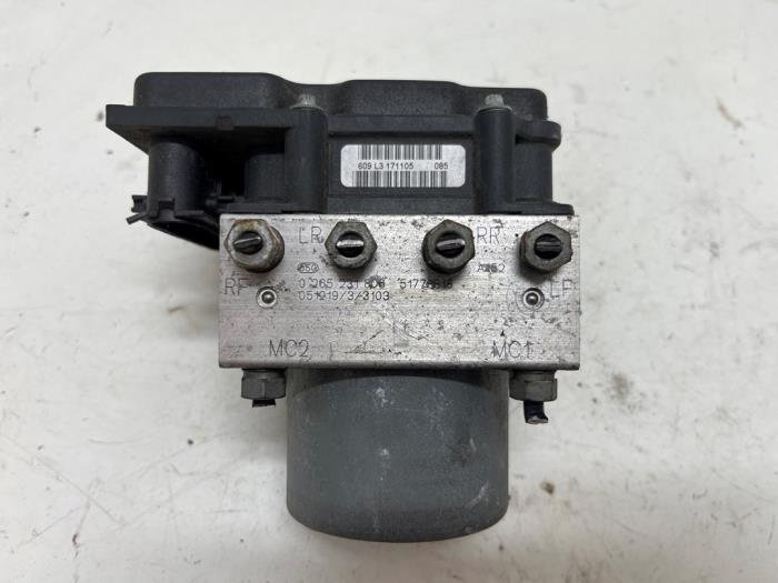 Usagé Pompe ABS Fiat Stilo (192A/B) 1.6 16V Prix € 50,00 Règlement à la marge proposé par F. van den Mosselaar autodemontage