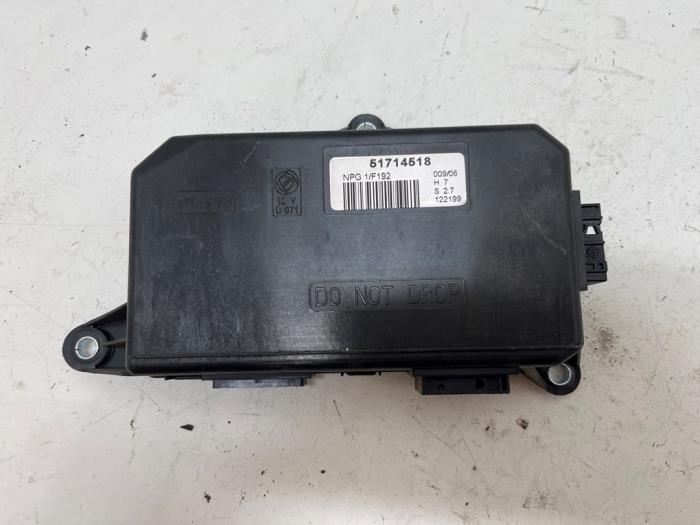Używane Modul Comfort Fiat Stilo (192A/B) 1.6 16V Cena € 10,00 Procedura marży oferowane przez F. van den Mosselaar autodemontage