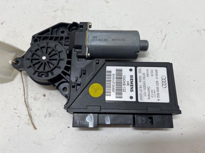 Usados Motor de ventanilla de puerta Audi A2 (8Z0) 1.4 16V Precio € 35,00 Norma de margen ofrecido por F. van den Mosselaar autodemontage