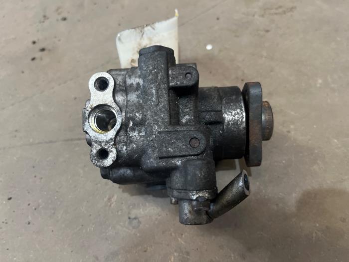 Usagé Pompe de direction Volkswagen Transporter T5 2.0 TDI DRF Prix € 35,00 Règlement à la marge proposé par F. van den Mosselaar autodemontage