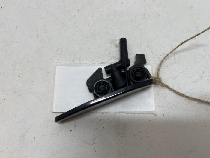 Używane Spryskiwacz reflektorów BMW 3 serie (E46/2C) 323 Ci 24V Cena € 15,00 Procedura marży oferowane przez F. van den Mosselaar autodemontage