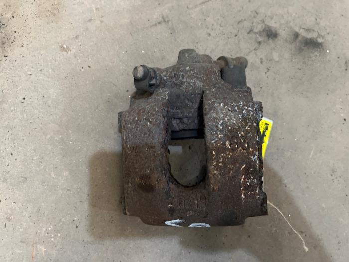 Gebrauchte Bremszange links hinten BMW 3 serie (E46/2C) 323 Ci 24V Preis € 35,00 Margenregelung angeboten von F. van den Mosselaar autodemontage