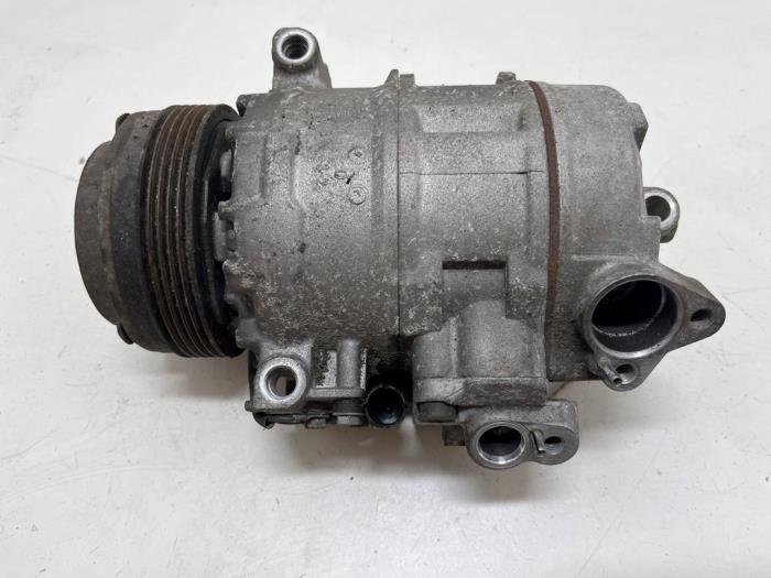 Usagé Compresseur de clim BMW 3 serie (E46/2C) 323 Ci 24V Prix € 75,00 Règlement à la marge proposé par F. van den Mosselaar autodemontage