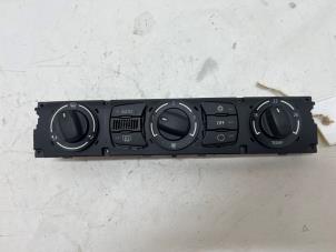 Begagnade Värmekontrollpanel BMW 5 serie Touring (E61) 525i 24V Pris € 50,00 Marginaltabell erbjuds av F. van den Mosselaar autodemontage