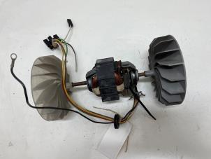 Begagnade Fläktmotor för uppvärmning och ventilation Volvo 262 C 2.7 Pris € 50,00 Marginaltabell erbjuds av F. van den Mosselaar autodemontage