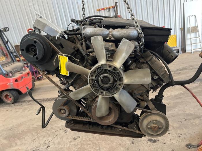 Motor van een Volvo 262 C 2.7 1980