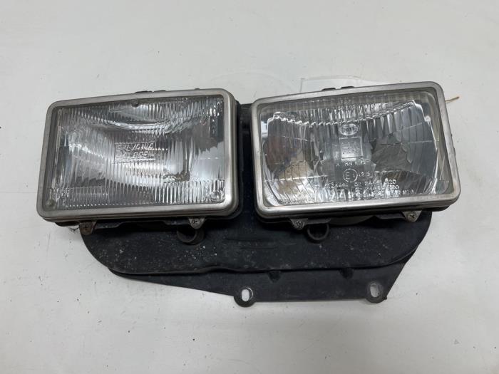 Używane Reflektor lewy Volvo 262 C 2.7 Cena € 150,00 Procedura marży oferowane przez F. van den Mosselaar autodemontage