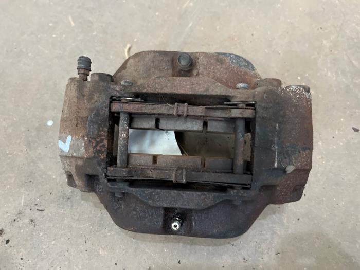 Gebrauchte Bremszange links vorne Volvo 262 C 2.7 Preis € 50,00 Margenregelung angeboten von F. van den Mosselaar autodemontage