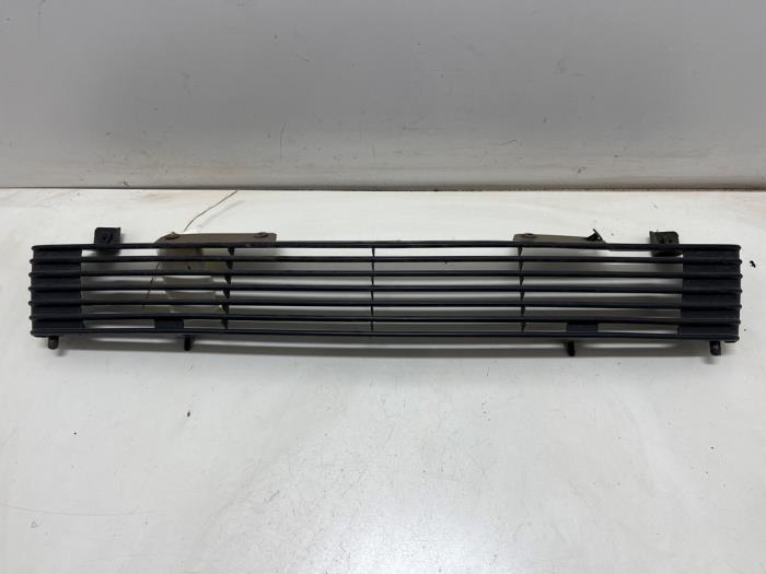 Używane Grill Fiat Coupé 2.0 20V Turbo Cena € 50,00 Procedura marży oferowane przez F. van den Mosselaar autodemontage