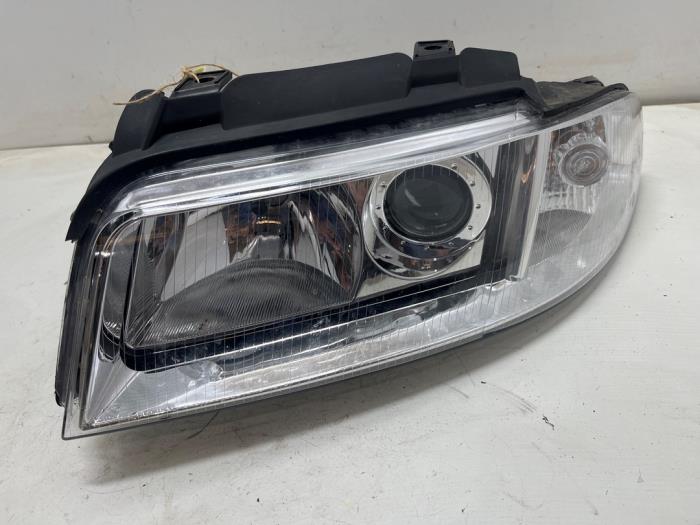 Używane Reflektor lewy Audi A4 (B5) 1.6 Cena € 25,00 Procedura marży oferowane przez F. van den Mosselaar autodemontage