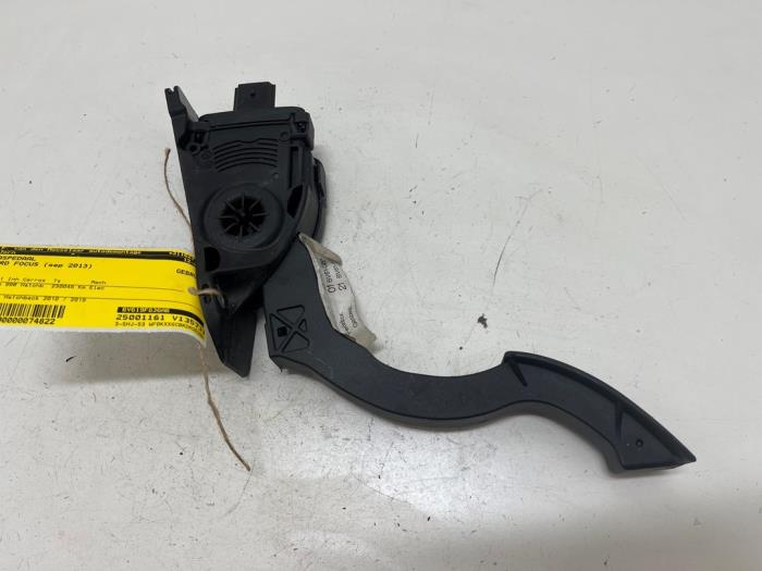 Używane Pedal gazu Ford Focus 3 1.0 Ti-VCT EcoBoost 12V 100 Cena € 25,00 Procedura marży oferowane przez F. van den Mosselaar autodemontage