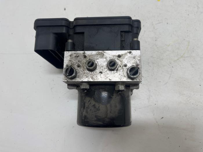 Begagnade ABS-pump Ford Focus 3 1.0 Ti-VCT EcoBoost 12V 100 Pris € 45,00 Marginaltabell erbjuds av F. van den Mosselaar autodemontage