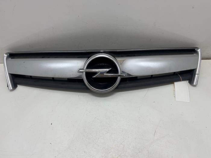 Begagnade Grill Opel Antara (LA6) 2.4 16V 4x4 Pris € 50,00 Marginaltabell erbjuds av F. van den Mosselaar autodemontage