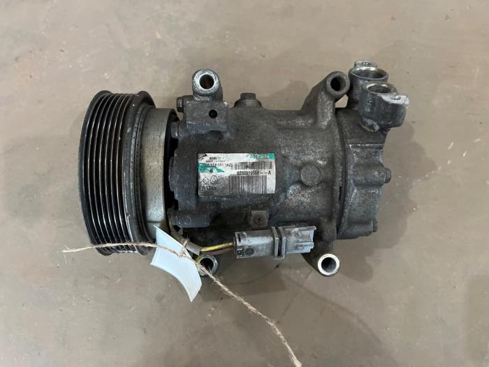 Usagé Pompe clim Renault Clio III (BR/CR) 1.2 16V 75 Prix € 75,00 Règlement à la marge proposé par F. van den Mosselaar autodemontage