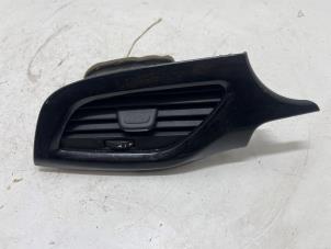 Begagnade Luftmunstycke, instrumentbräda Opel Corsa E 1.4 16V Pris € 12,50 Marginaltabell erbjuds av F. van den Mosselaar autodemontage