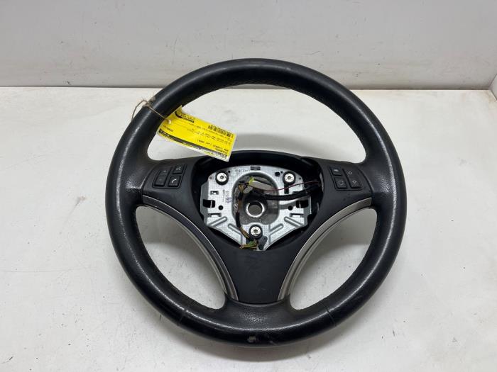 Begagnade Ratt BMW 1 serie (E81) 118i 16V Pris € 25,00 Marginaltabell erbjuds av F. van den Mosselaar autodemontage